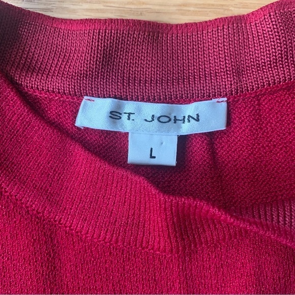St. John Raspberry Red Sleeveless Zipper Mock Neck Knit Top Size Large - Picture 3 of 10